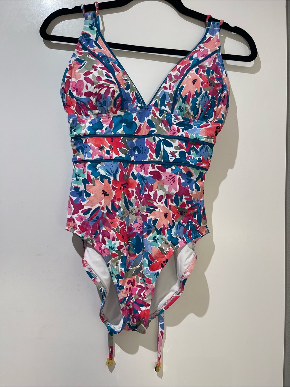 Tommy Bahama Watercolor Floral V-Neck One Piece Swimsuit Size 6 Dusty Lupine